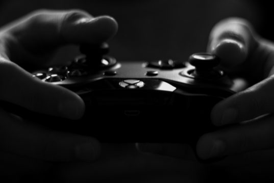 Alternatives au contrôleur PS4/PS5 pour ceux qui préfèrent le contrôleur Xbox One