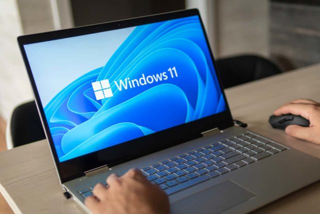Comment déplacer la barre des tâches Windows 11 vers la gauche ou la droite et personnaliser