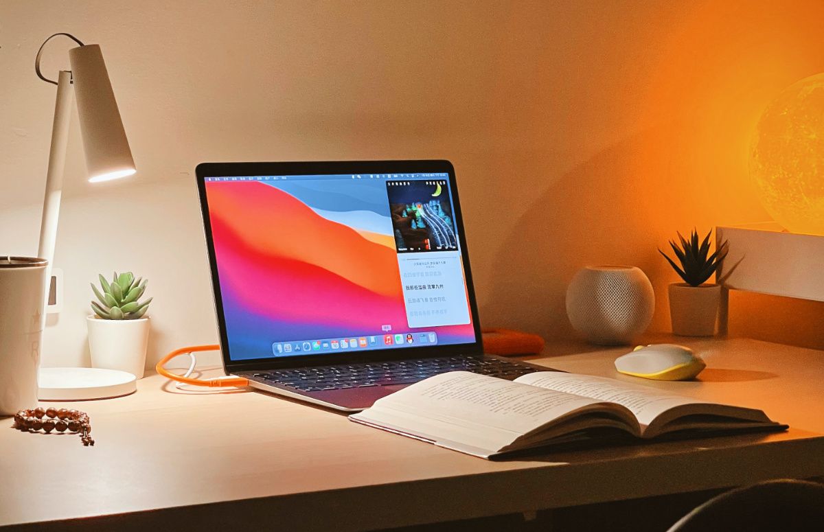 MacBook sur un bureau