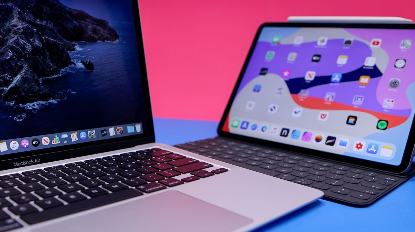 MacBook Air et iPad Pro sur un bureau